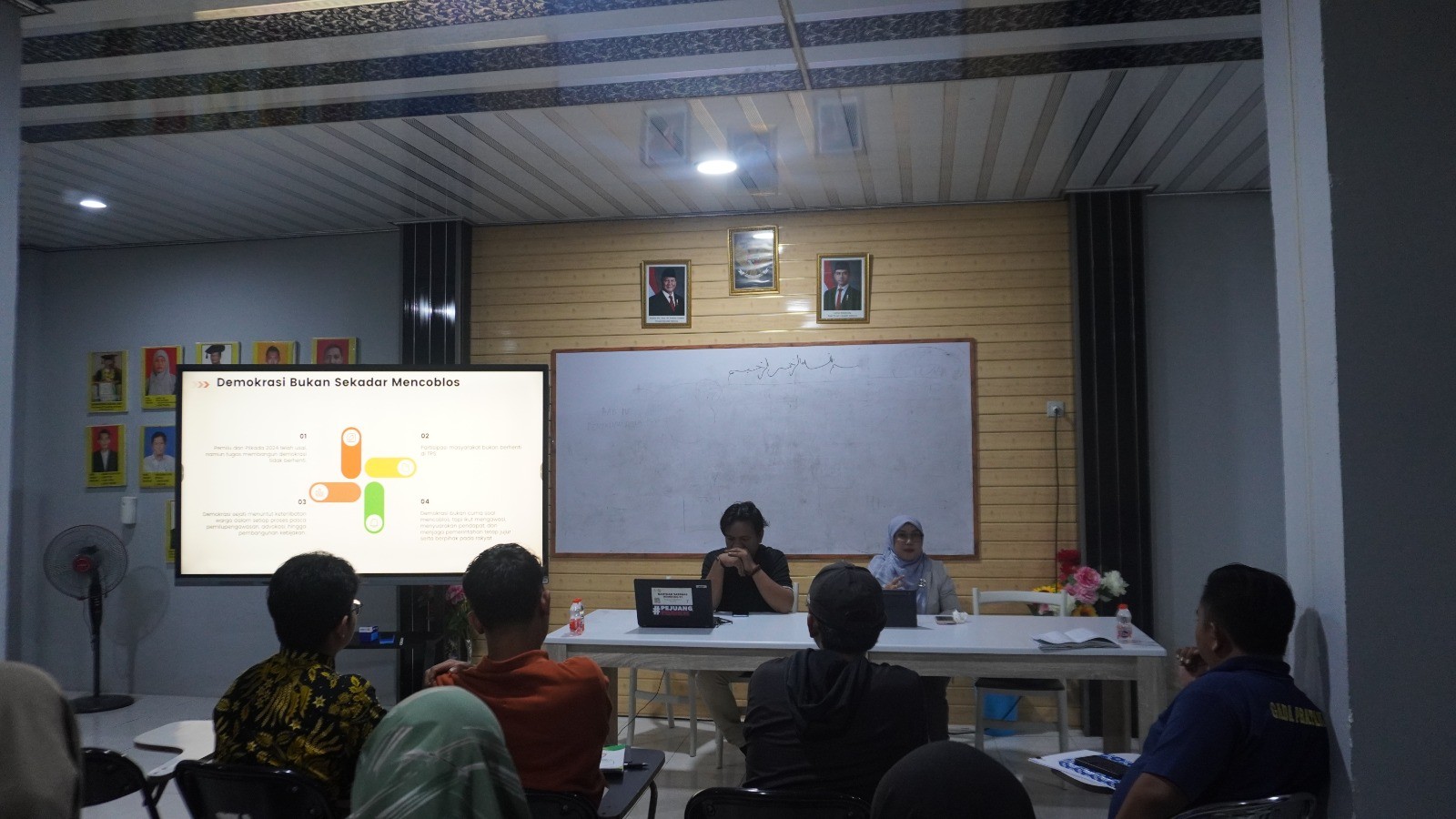 Bawaslu Kota Bontang menggelar kegiatan Sosialisasi Pengawasan Partisipatif Pemilih Pemula dengan tema “Mengawal Demokrasi Pasca Pemilu dan Pilkada Tahun 2024”. Kegiatan ini dilaksanakan di Sekolah Tinggi Ilmu Tarbiyah Samsul Ma’arifat Bontang, Minggu (09/10/2025).