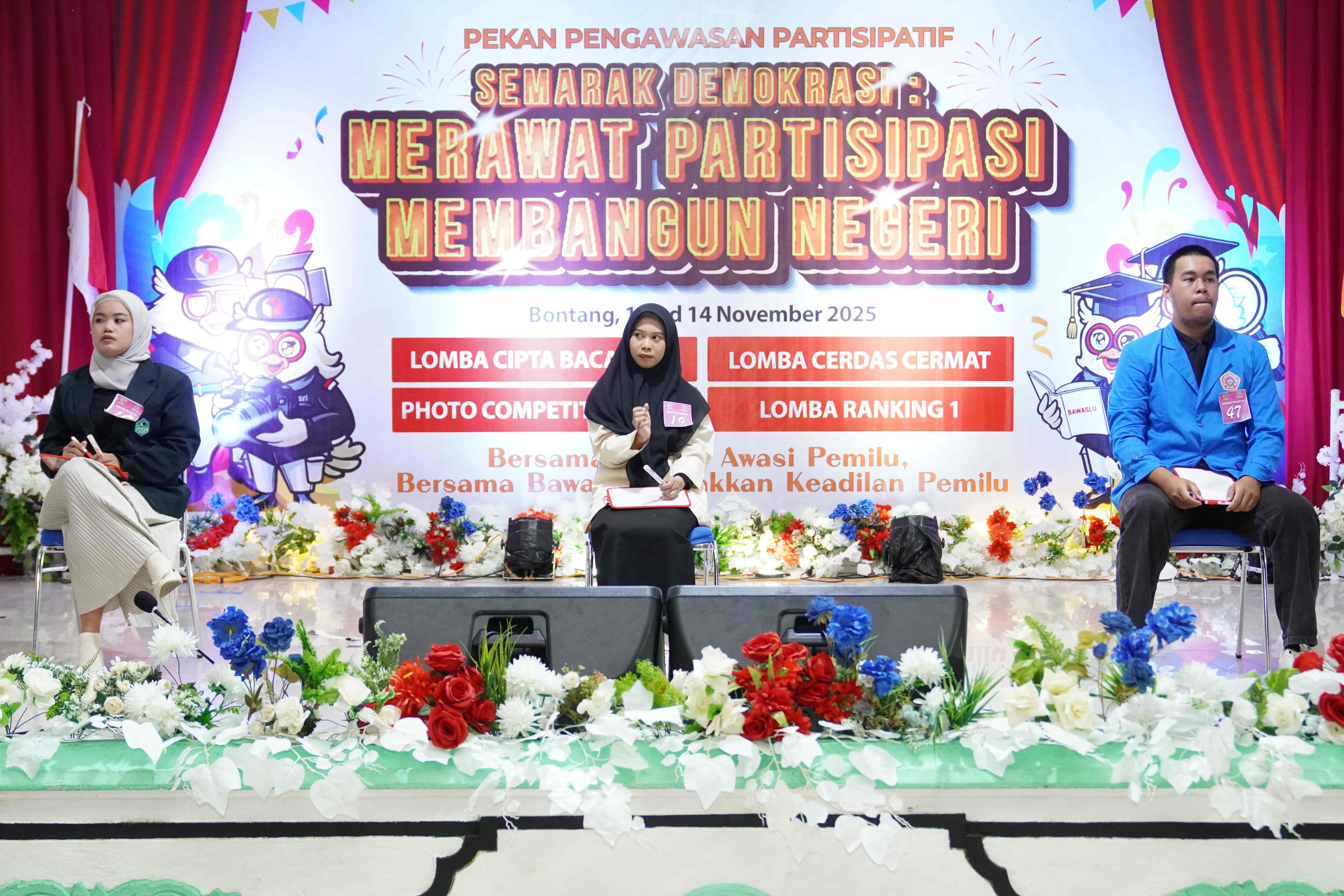 Kegiatan final berlangsung meriah diiringi sorak tepuk tangan dari masing-masing universitas untuk memberikan support kepada peserta yang lolos babak final.  Tiga peserta terbaik bersaing ketat untuk memperebutkan gelar ranking 1 dalam format adu cepat dan tepat menjawab pertanyaan