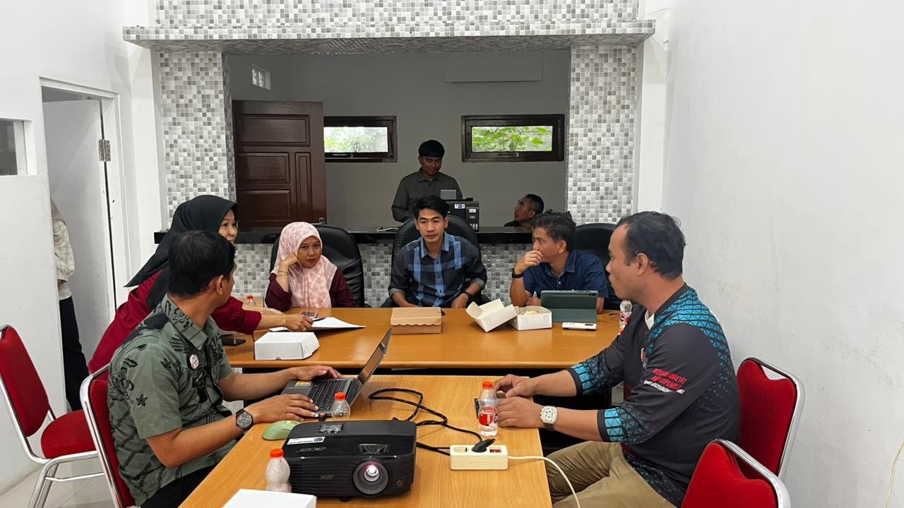 Badan Pengawas Pemilihan Umum (Bawaslu) Kota Bontang menghadiri Rapat Koordinasi (Rakor) yang digelar oleh Badan Kesatuan Bangsa dan Politik (Kesbangpol) Kota Bontang pada Jumat (3/10/2025).
