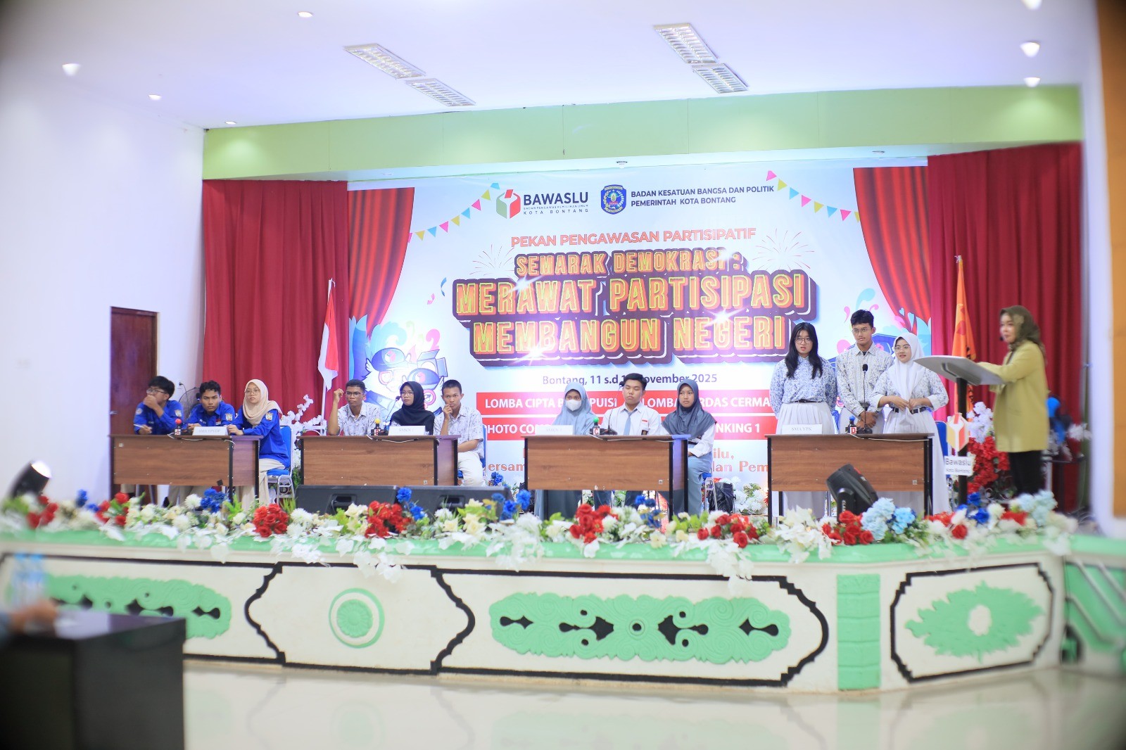 Bawaslu Bontang Gelar Lomba Cerdas Cermat Antar SMA/SMK Sederajat Se-Kota Bontang, Selasa (11/11/2025) di BPU Kecamatan Bontang Selatan.