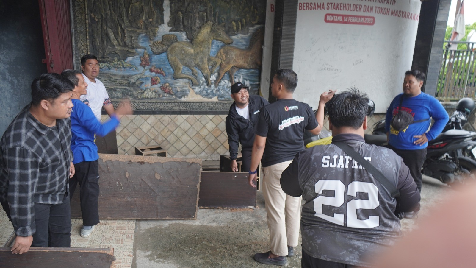 Bawaslu Kota Bontang melaksanakan kegiatan kerja bakti rutin pada Jumat pagi (6/02/2026).