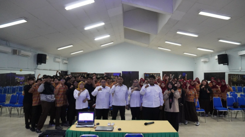 Sosialisasi Pengawasan Partisipatif Pemilih Pemula di Sekolah Menengah Atas (SMA) Vidatra, Rabu (29/10/2025).