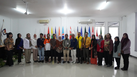 Sosialisasi Pemutakhiran Data Partai Politik secara berkelanjutan melalui Sistem Informasi Partai Politik (SIPOL), Kamis (6/11/2025).