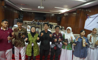 Menjadi Narasumber pendidikan politik kalangan pelajar melalui program “Sosialisasi Pendidikan Politik bagi Pemilih Pemula" yang dilaksakanakan oleh Badan Kesatuan Bangsa dan Politik (Bakesbangpol), Kamis (23/10/2025).