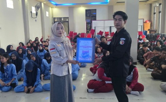 Sosialisasi Pengawasan Partisipatif Pemilih Pemula yang dilaksakanakan di Sekolah Menengah Kejuruan (SMK) Putra Bangsa pada Rabu (22/10/2025).