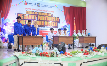 Babak final Lomba Cerdas Cermat Semarak Demokrasi Merawat Partisipasii Membangun Negeri dilaksanakan Bawaslu Kota Bontang di BPU Kecamatan Bontang Selatan, Rabu (12/11/2025)