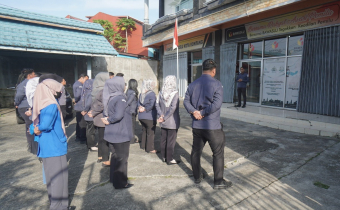 Apel pagi dan briefing rutin awal pekan Bawaslu Kota Bontang pada Senin (19/01/2026).