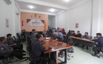 Rapat internal atau Briefing rutin awal pekan dilaksanakan Bawaslu Kota Bontang sebelum melaksanakan aktifitas tugas, Senin(09/03/2026).